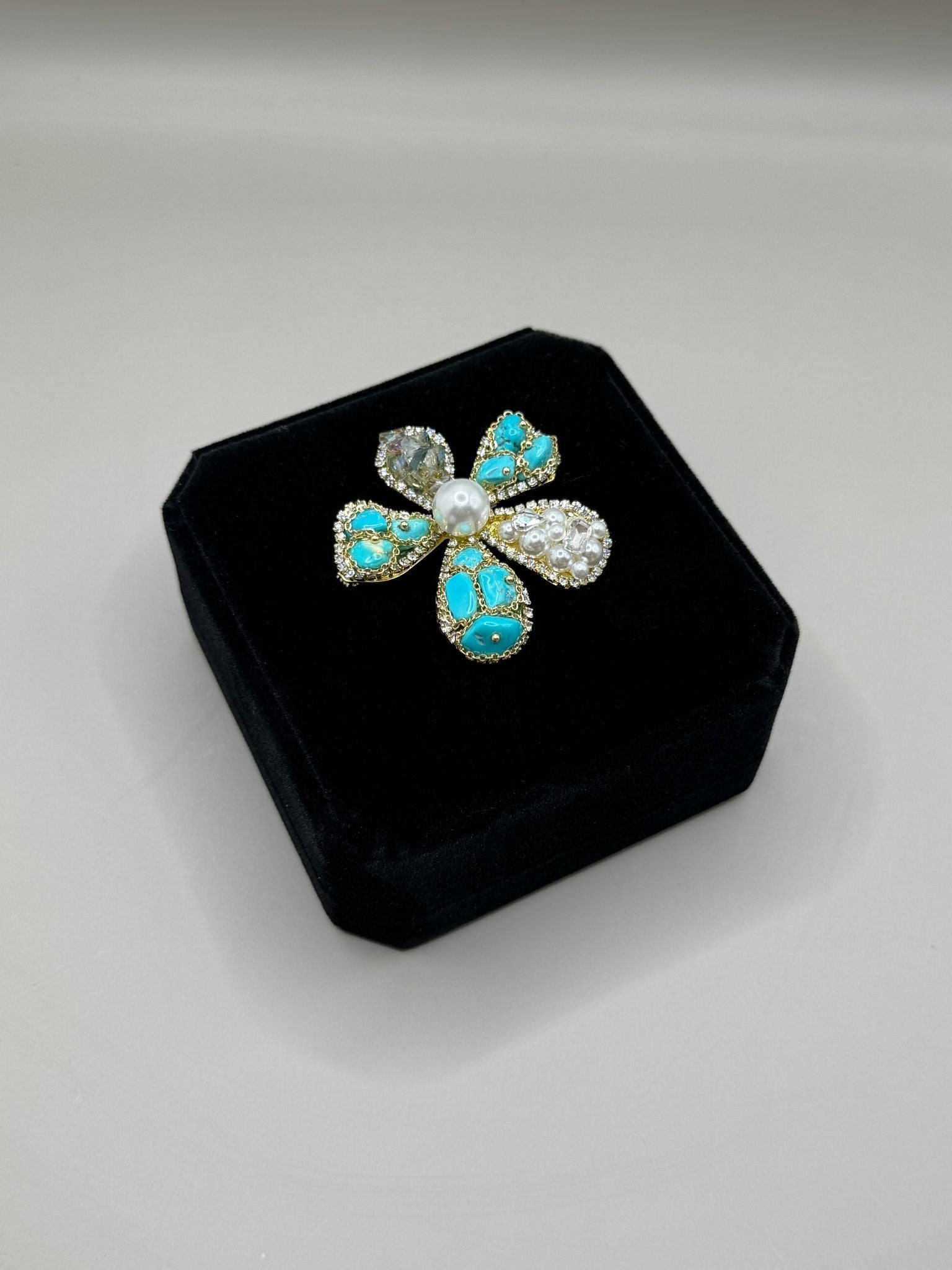 Turquoise Bloom Pearl Broche
